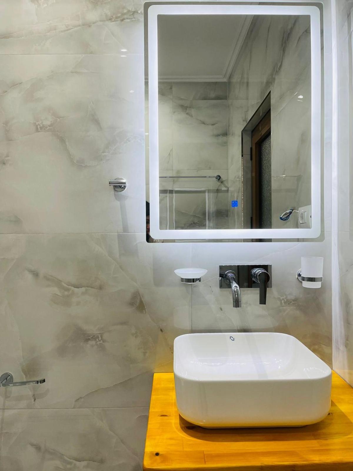 Xhibo Apartments Саранде Екстериор снимка