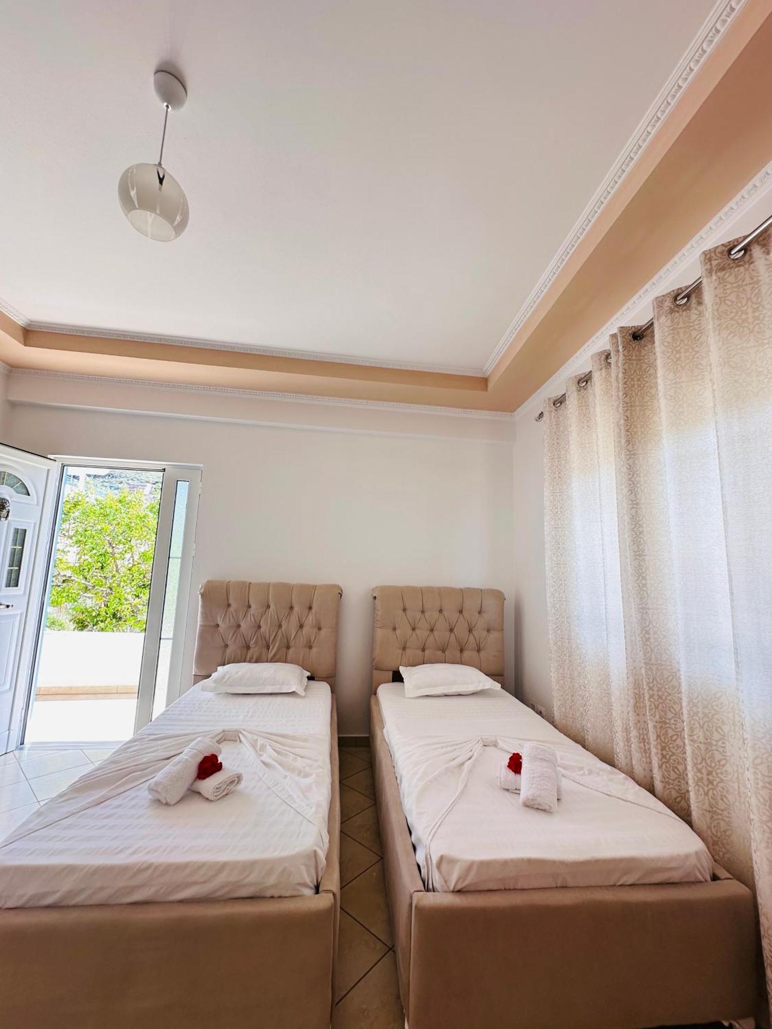 Xhibo Apartments Саранде Екстериор снимка