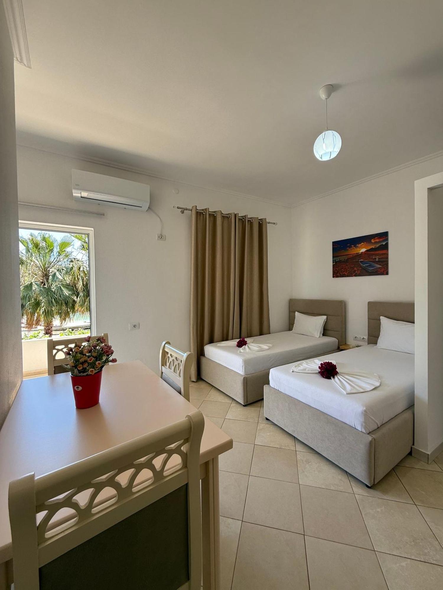 Xhibo Apartments Саранде Екстериор снимка